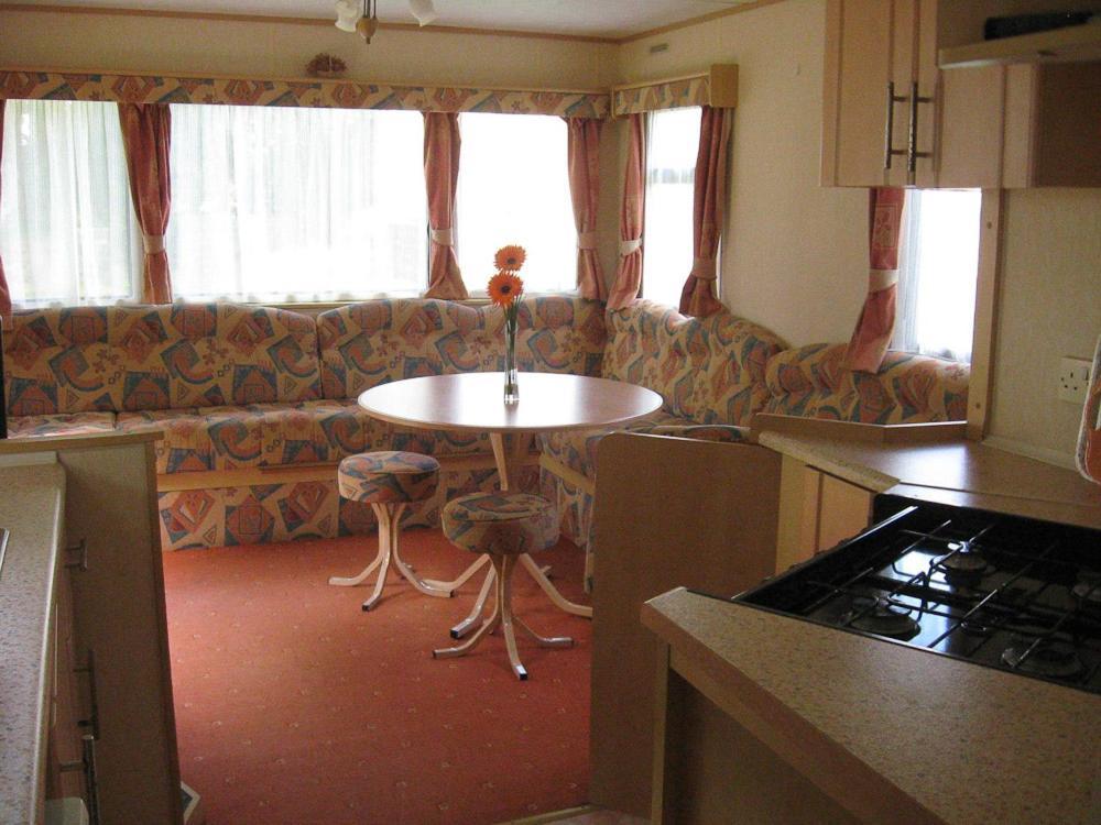 Cosy Caravan At Blackmoor Farm Ludchurch エクステリア 写真